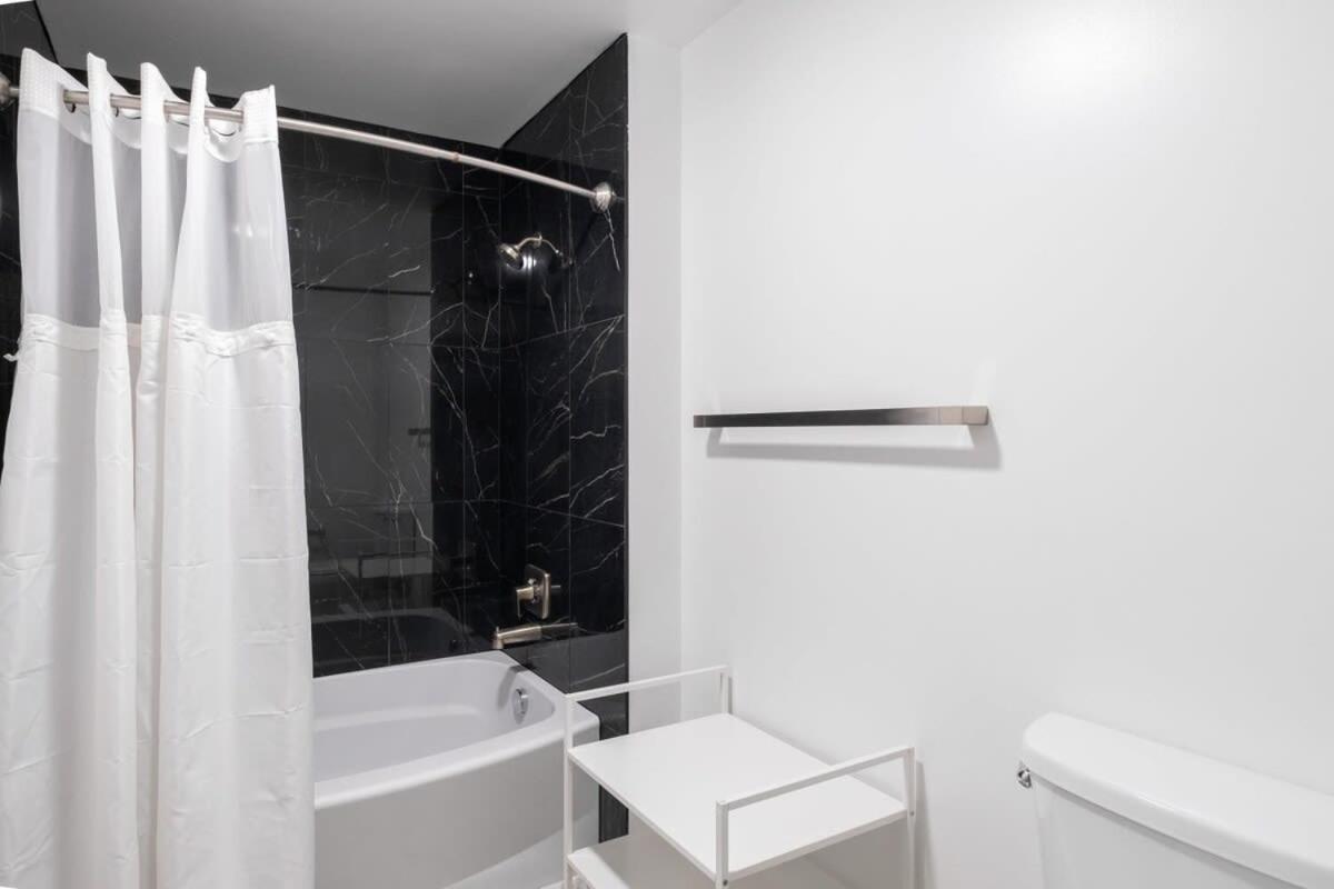 4B 2Ba Luxury Central Apartment With Gym تشارلوت المظهر الخارجي الصورة